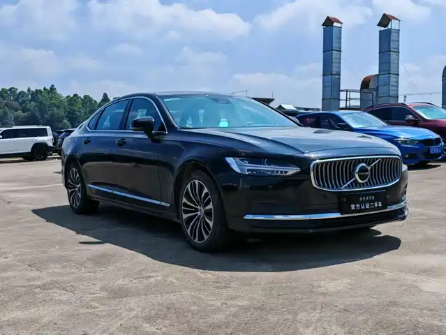 Volvo S90 2024 B5 Momentum Luxury Edition — фото 3