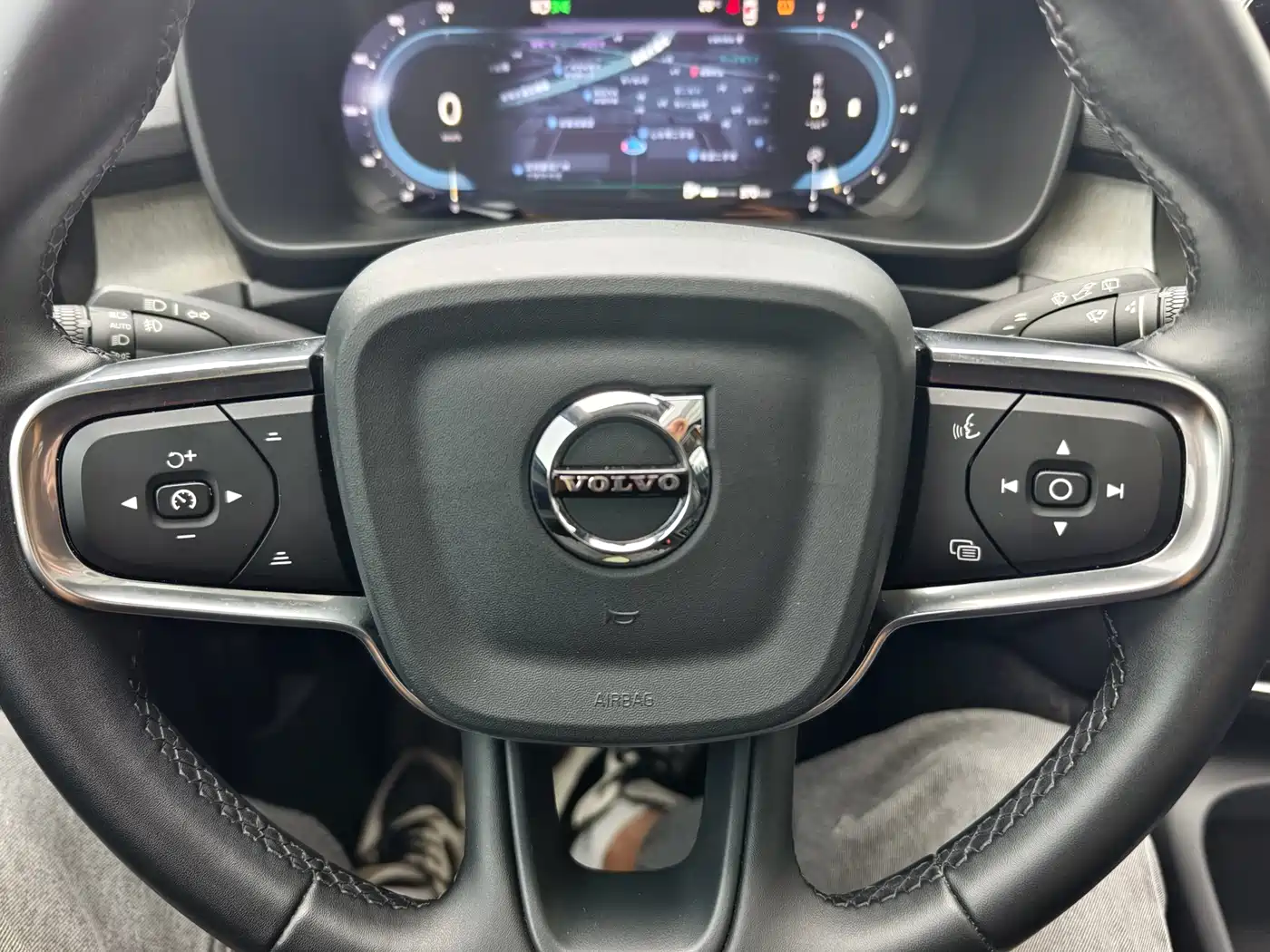 Volvo XC40 2024 2025 B4 AWD Smart Elite Luxury Edition