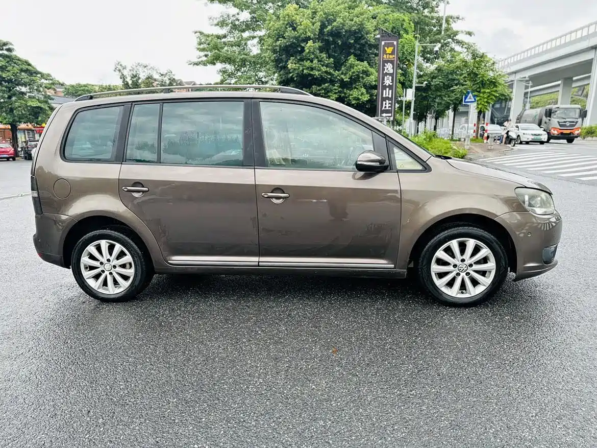 Volkswagen Touran 2013 1.4T DSG Brilliant Edition 5-seater фото 4