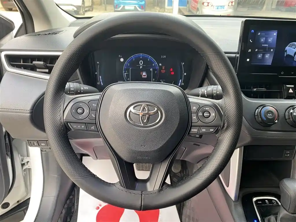 Toyota Corolla Cross 2024 Model 2.0L Pioneer Edition фото 3