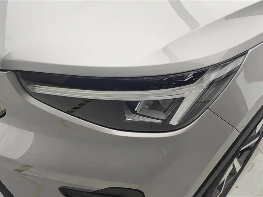 Фото 5 - Volvo XC40