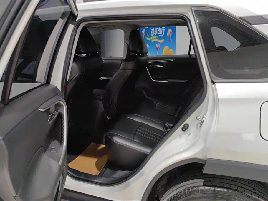 Toyota RAV4 Rongfang 2023 2.0L CVT 2WD Fashion Edition фото 11