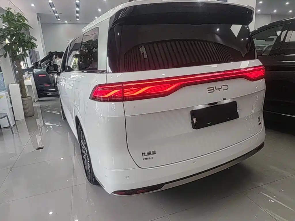 BYD Xia 2025 2025 DM-i 1.5T 180km Surpass Edition