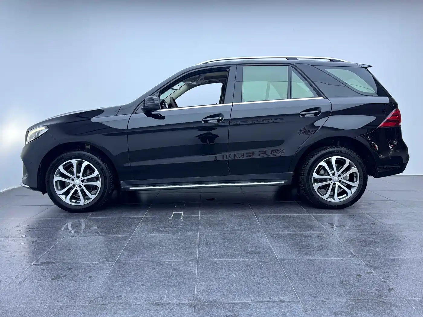Mercedes-Benz GLE 2016 GLE 320 4MATIC Luxury фото 7