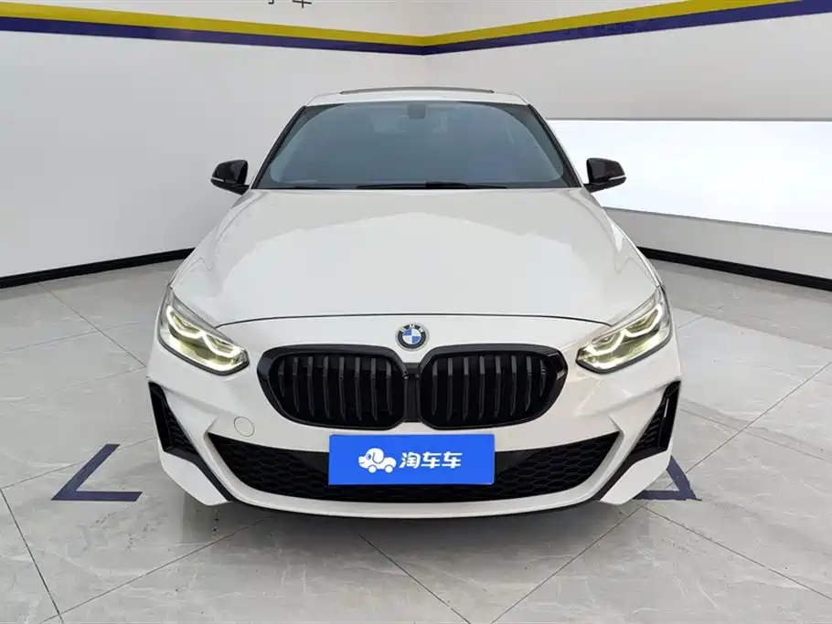 BMW 1 Series 2021 120i M Sport Shadow Edition фото 2