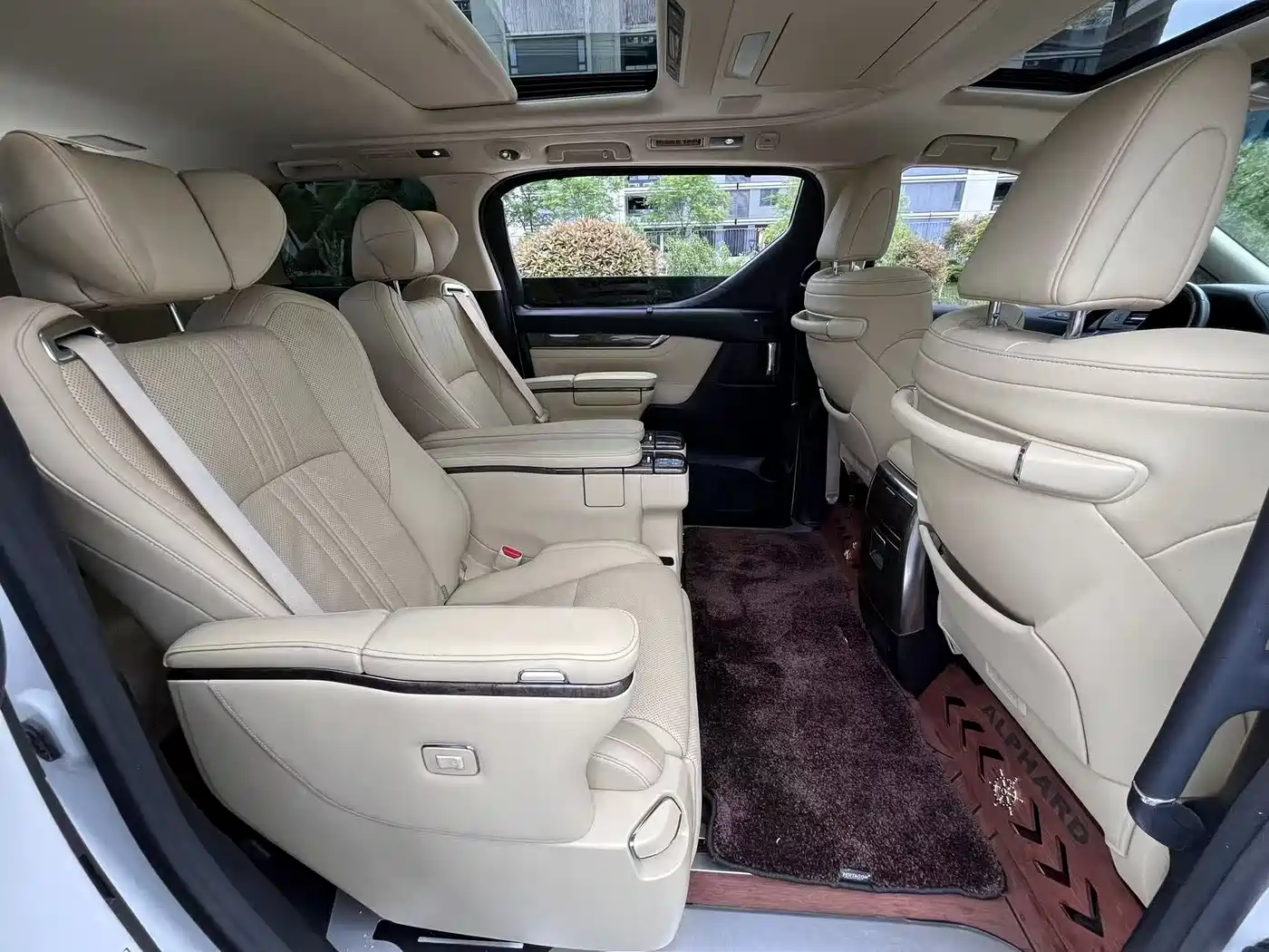 Toyota Alphard 2021 Hybrid 2.5L Premium фото 12