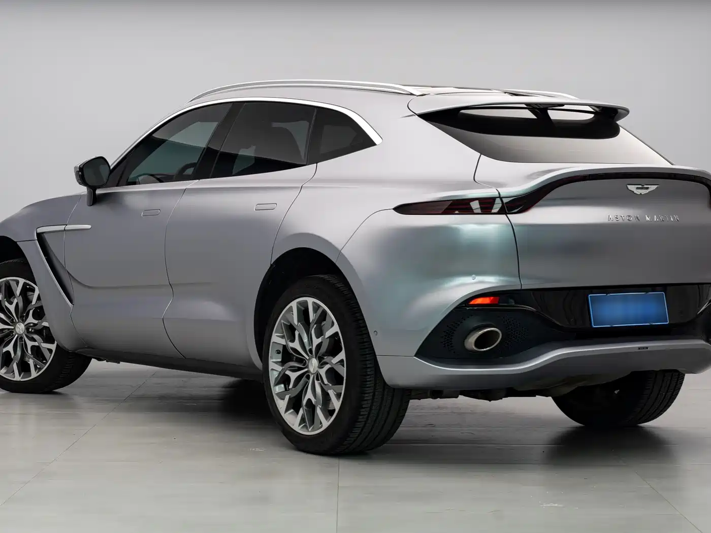 Aston Martin DBX 2022 2022 3.0T STRAIGHT-SIX