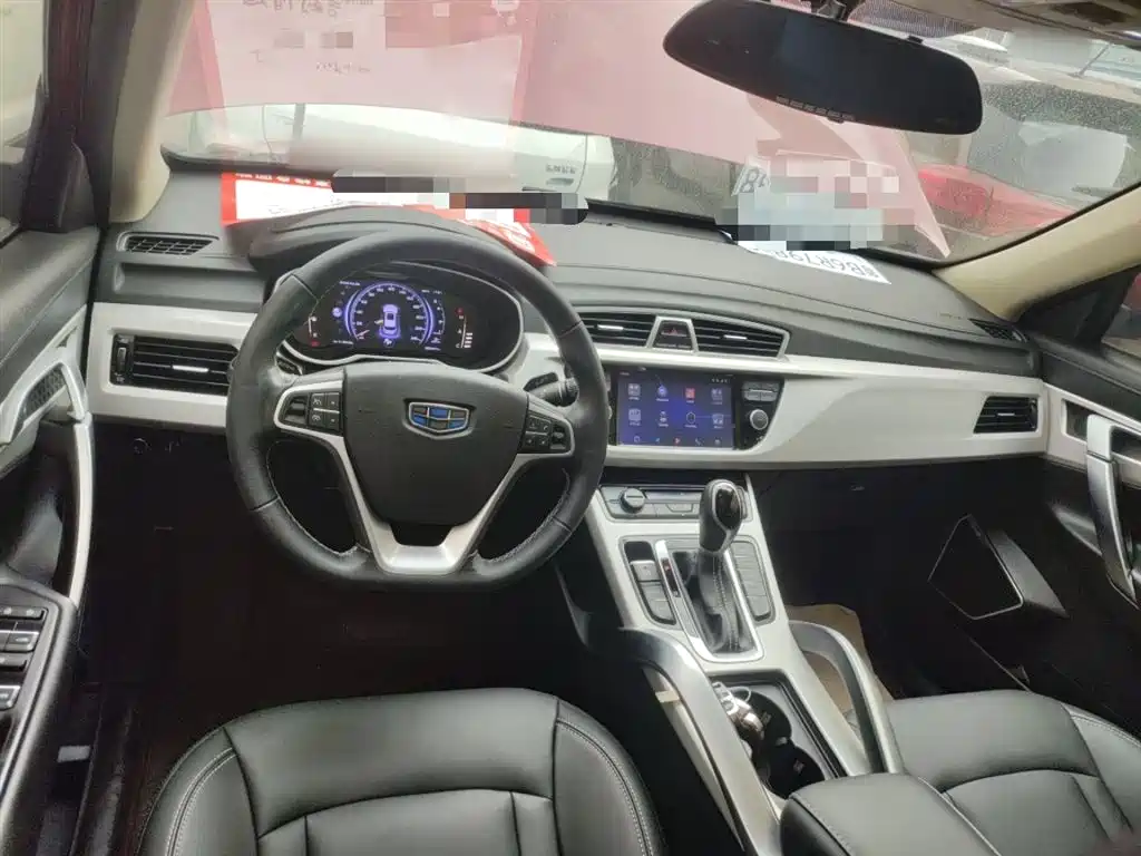 Фото 10 - Geely Atlas