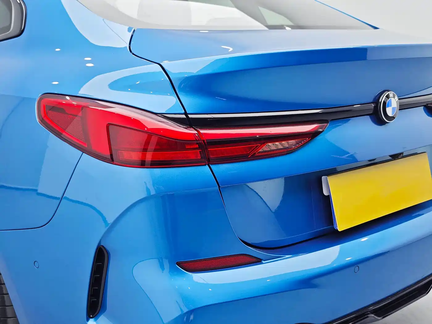 BMW 2 Series (Import) 2023 225i 4-Door Coupe M Sport Shadowline Package фото 7