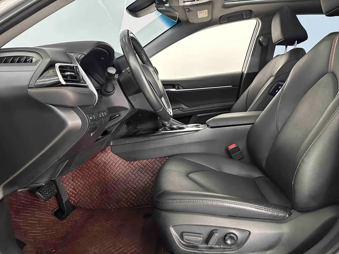 Toyota Camry 2023 2.5G Luxury Edition фото 8