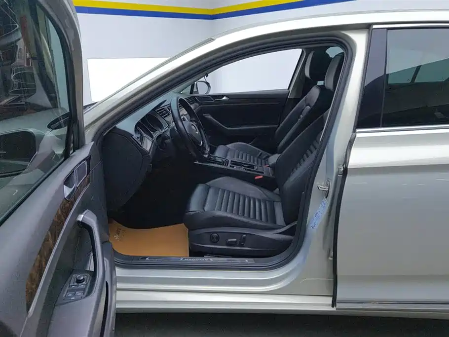 Volkswagen Magotan 2019 330TSI DSG Luxury Class China VI фото 9