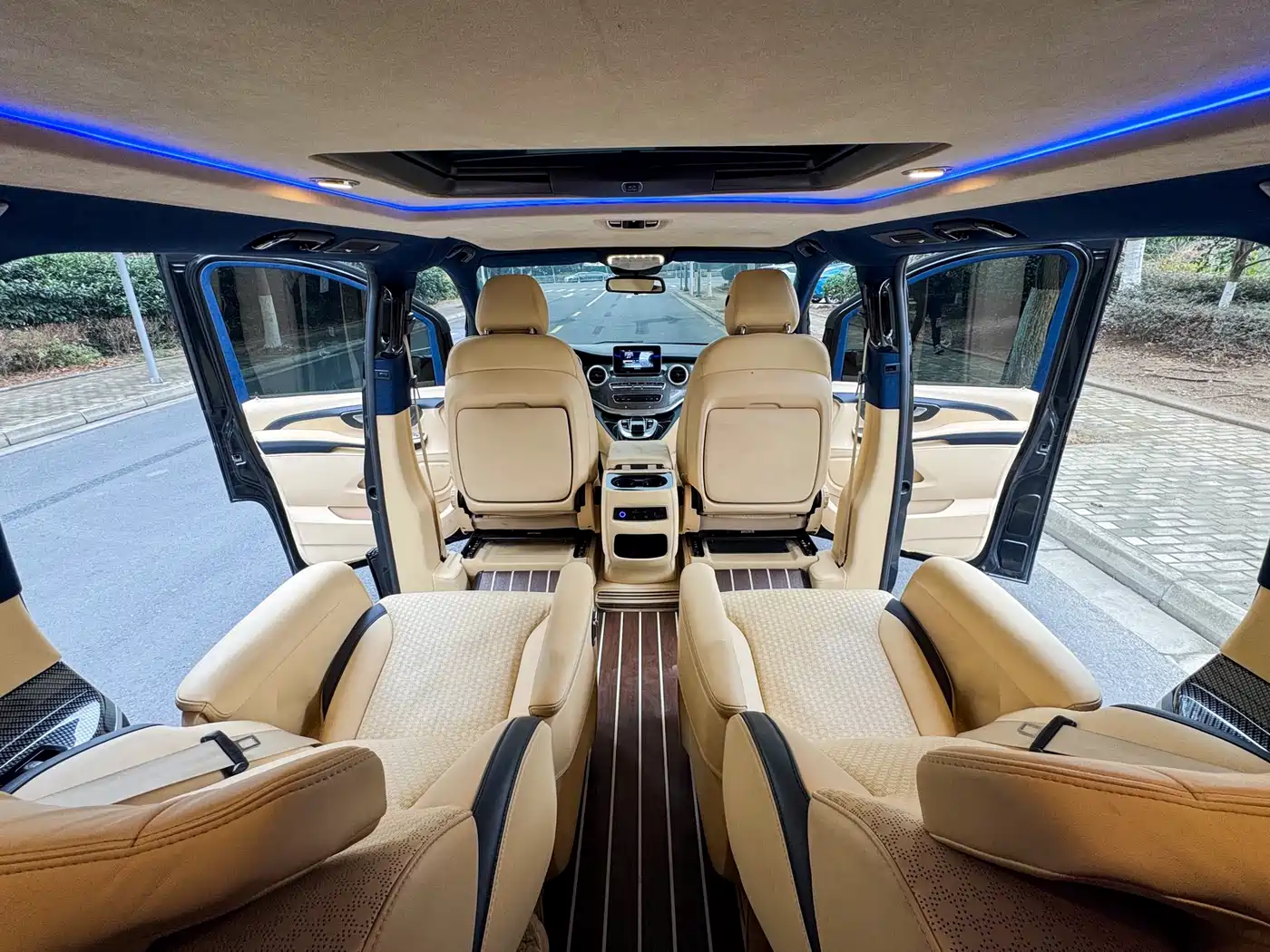 Mercedes-Benz V-Class 2018 V 260 L Premium Long Wheelbase Edition China VI фото 13