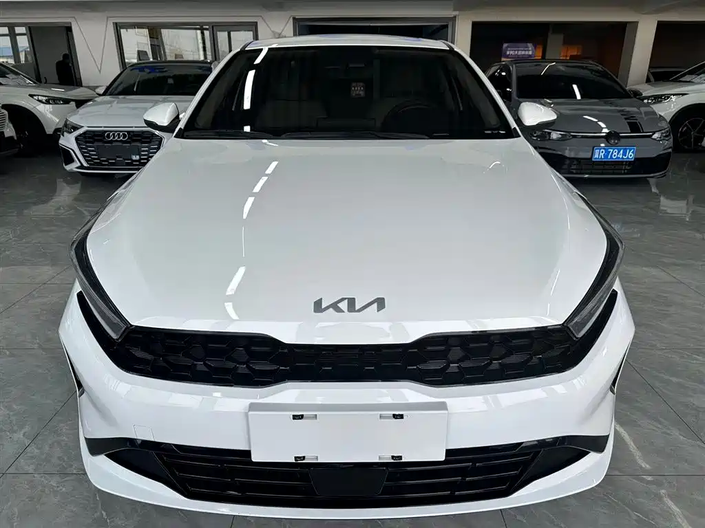 Kia K3 2023 Model 1.5L CVT Luxury Edition фото 2