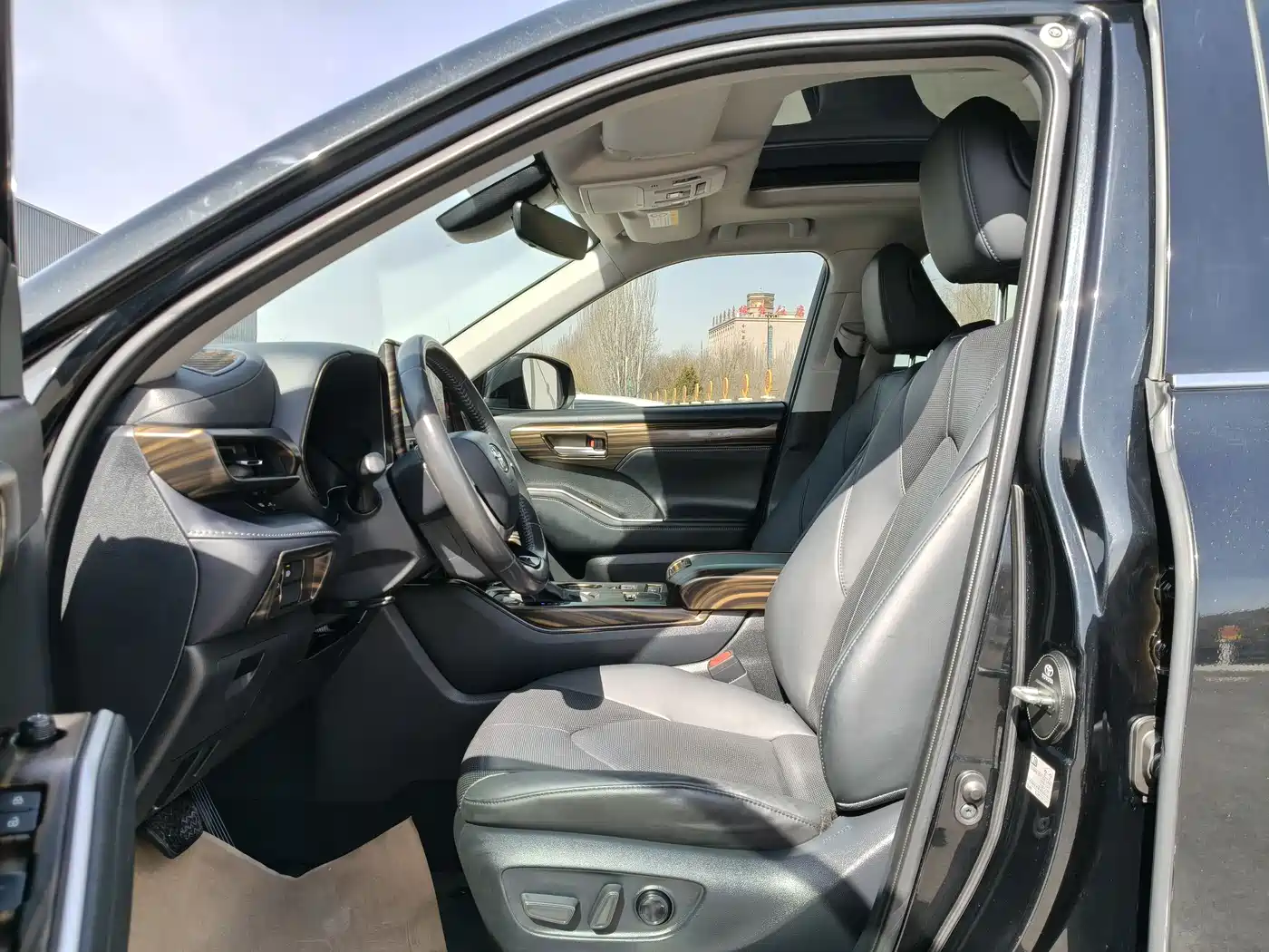 Toyota Highlander 2024 2.5L Smart Hybrid FWD Luxury 7-Seater фото 6
