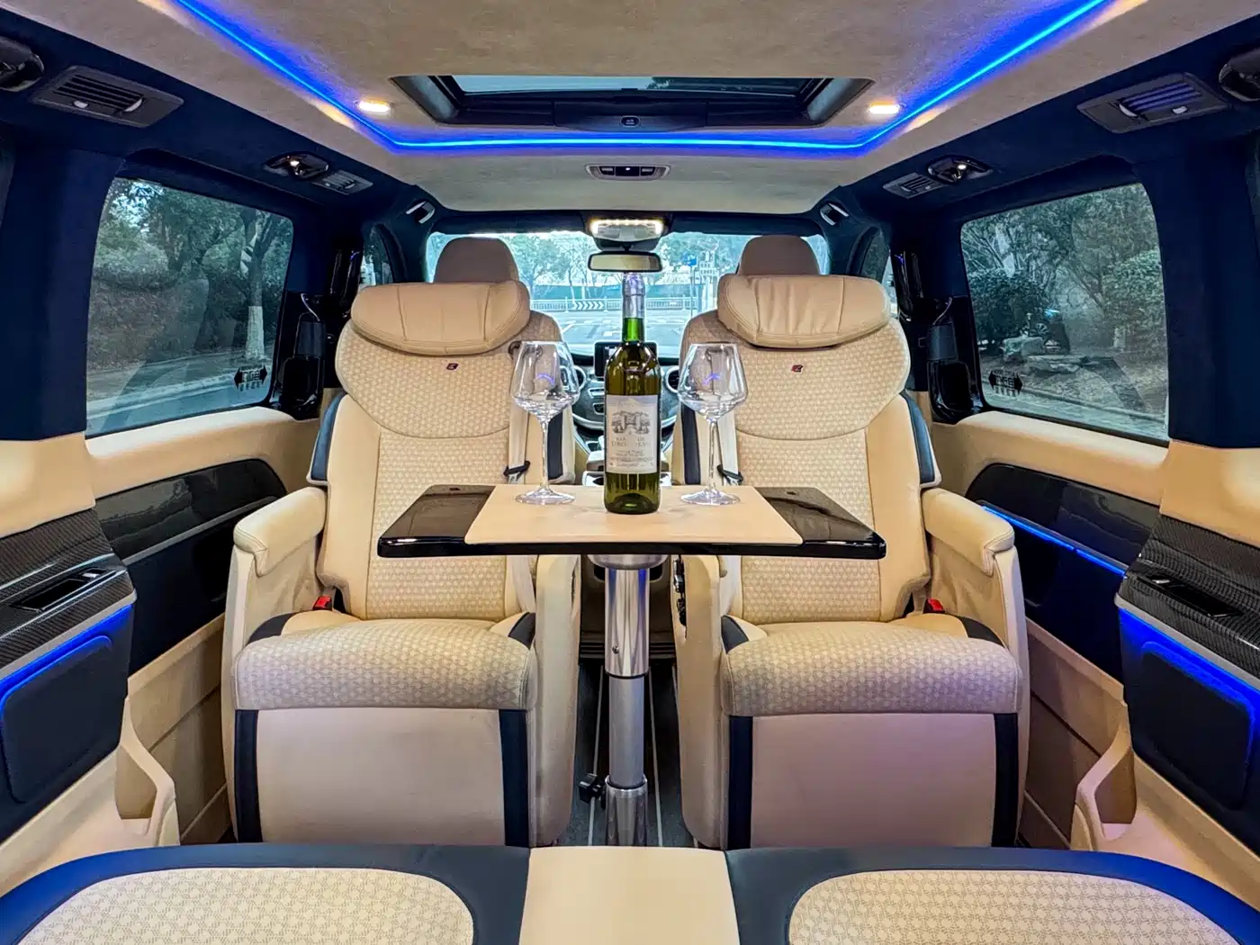 Mercedes-Benz V-Class 2018 V 260 L Premium Long Wheelbase Edition China VI фото 25