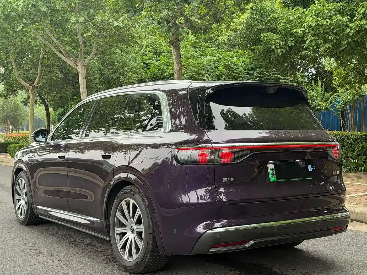 AITO Wenjie AITO M8 2025 Model Extended Range Max+ Edition 53.4kWh 6-Seater фото 13