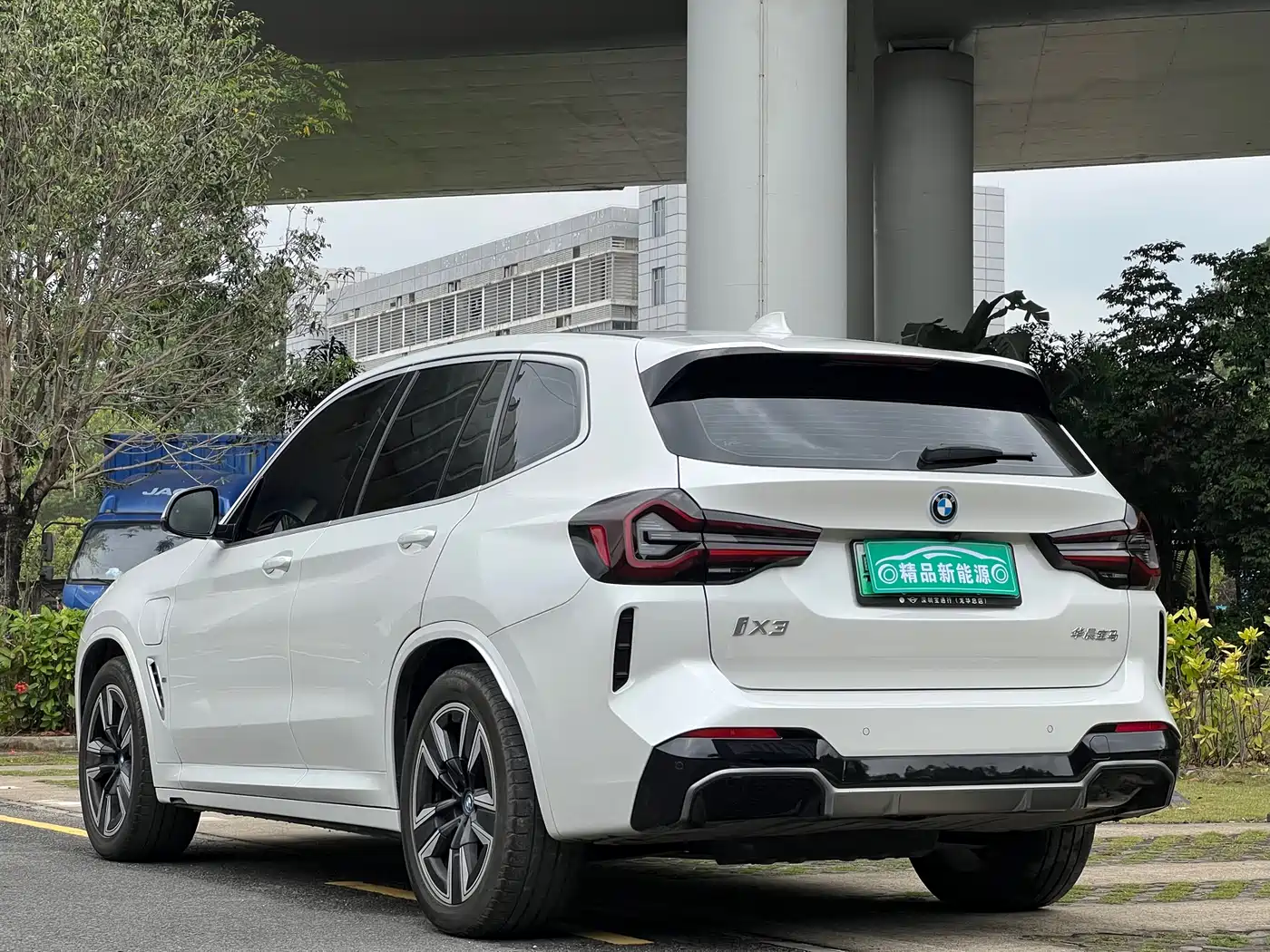 BMW IX3