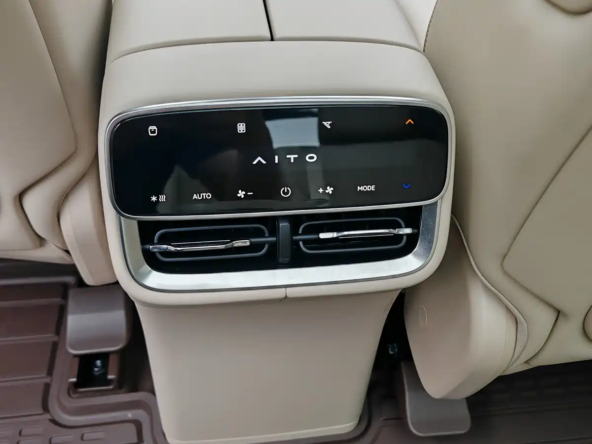 AITO Wenjie AITO M7 2026 Extended Range Max AWD 5-seater фото 6