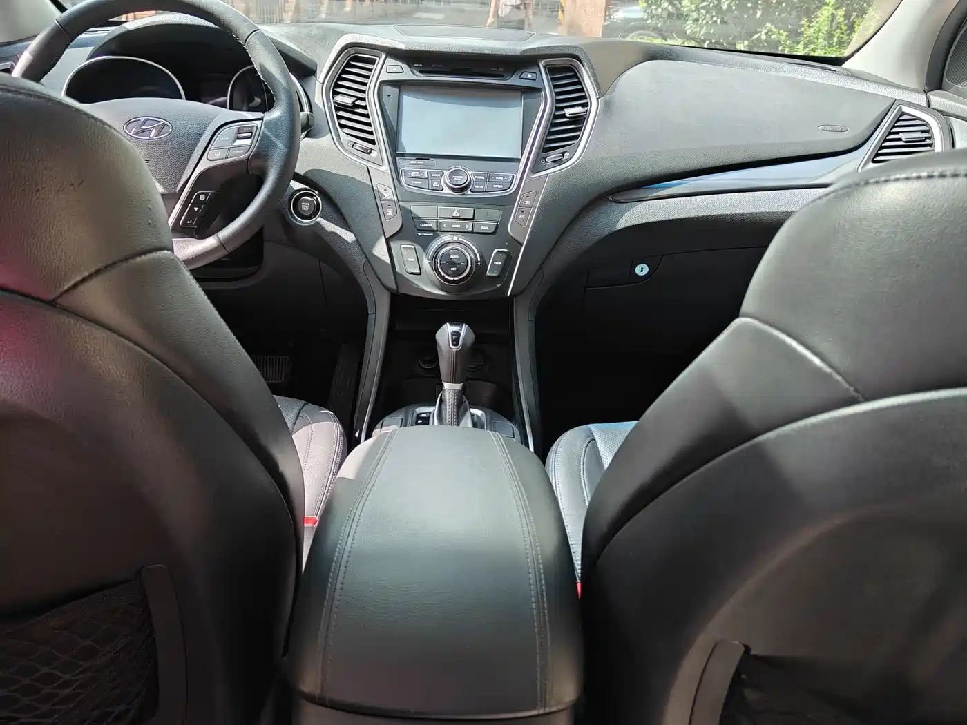 Hyundai Santa Fe 2015 2.4L Automatic 2WD Smart 5-seater фото 25