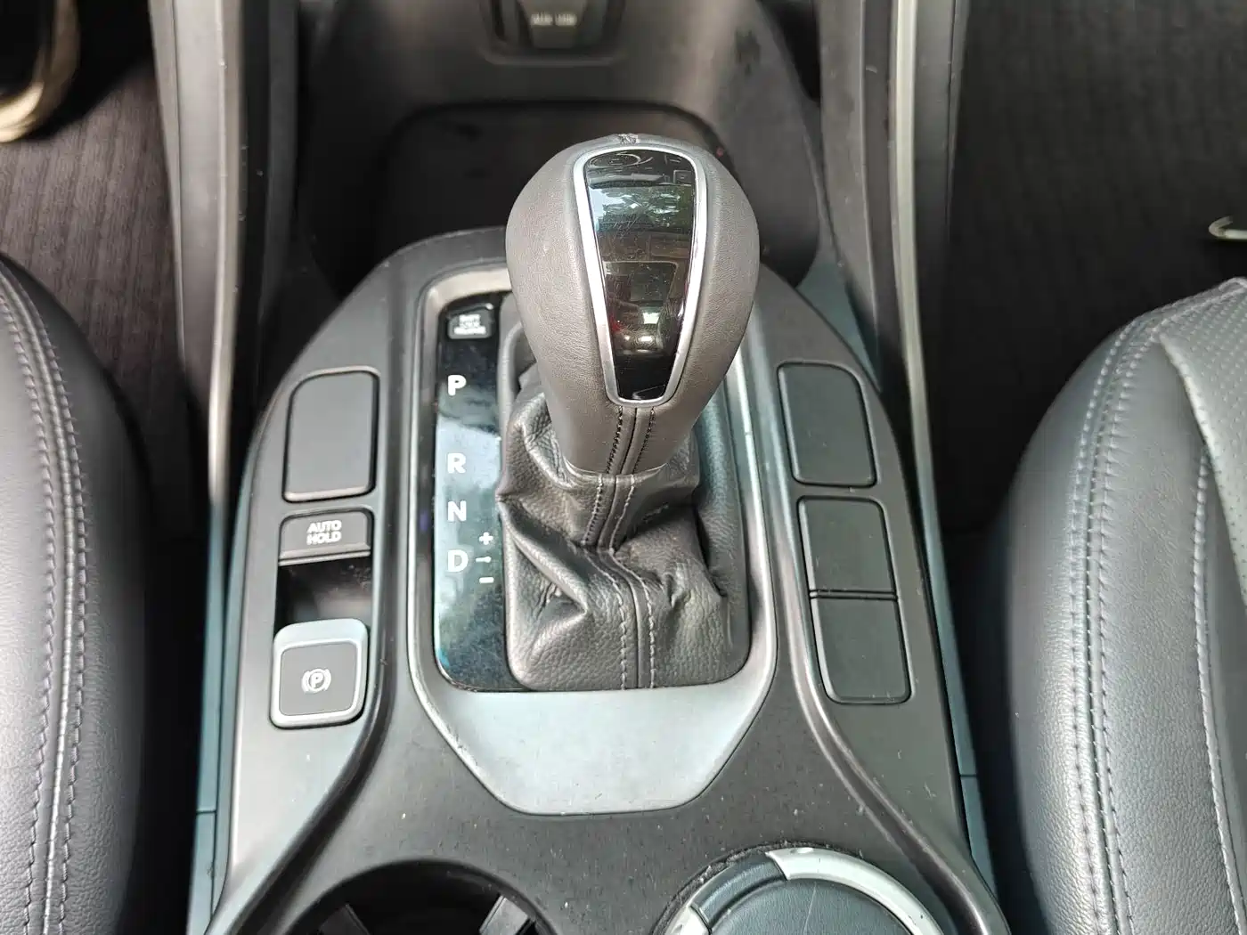 Hyundai Santa Fe 2015 2.4L Automatic 2WD Smart 5-seater фото 22