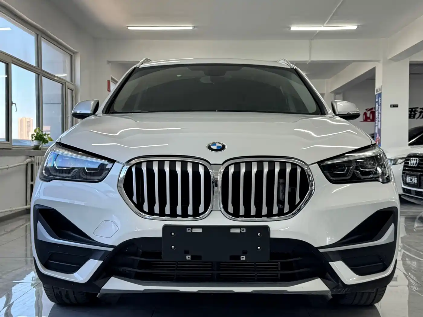 BMW X1 2022 sDrive20Li Fashion фото 2