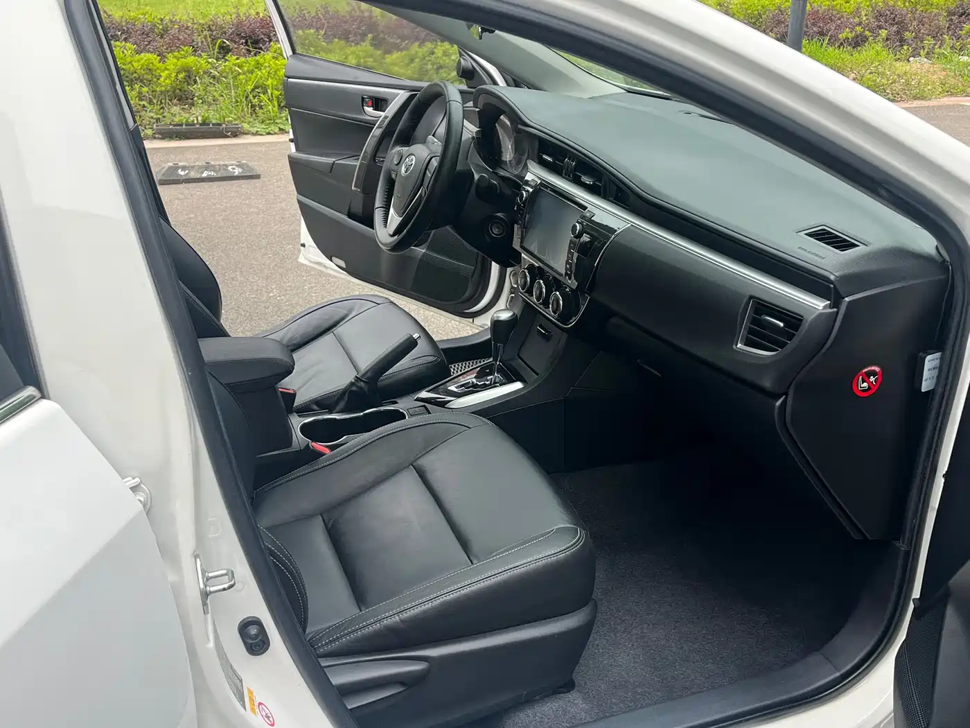 Toyota Corolla 2014 1.6L CVT GL-i Leather Edition фото 10