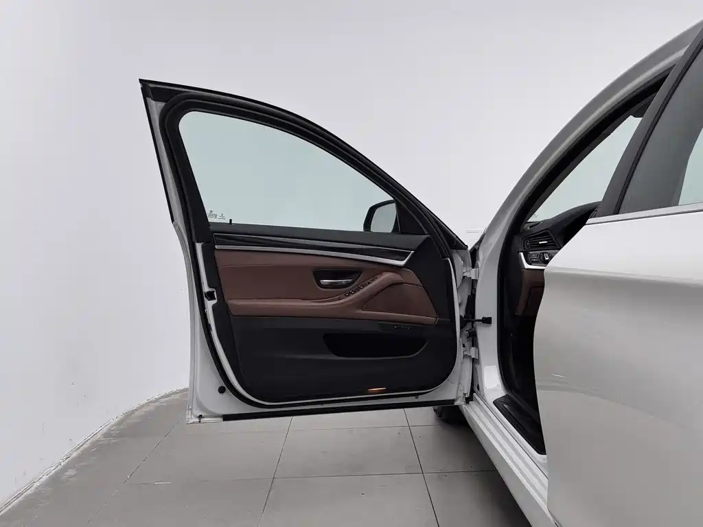 Фото 8 - BMW 5 Series (Import)