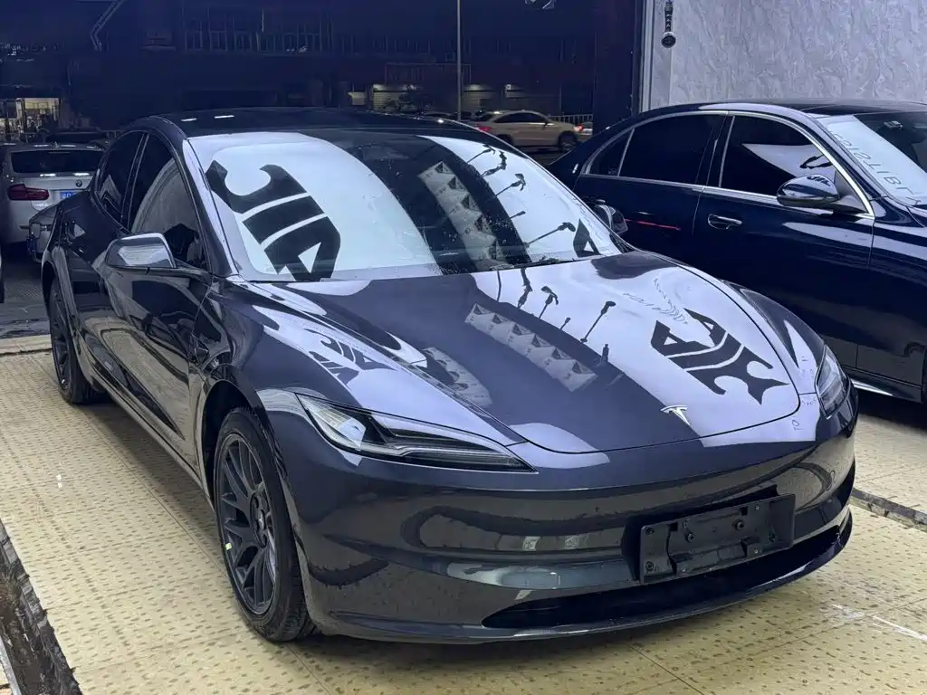 Фото 4 - Tesla Model 3
