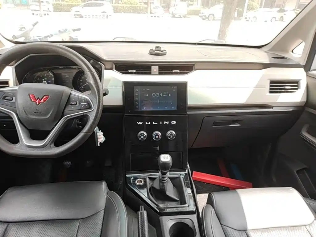 Wuling Motors Wuling Journey 2023 2021 1.5T Manual Luxury Edition