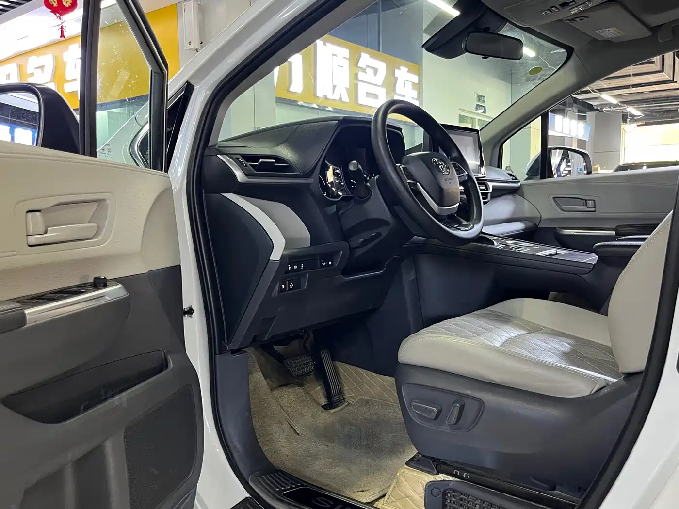 Toyota Sienna 2021 2.5L Hybrid Comfort Edition фото 5