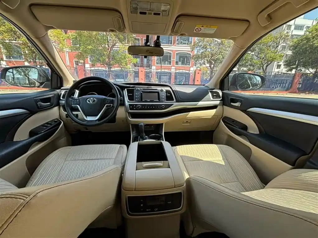 Toyota Highlander 2021 2.0T FWD Luxury 7-Seater фото 7