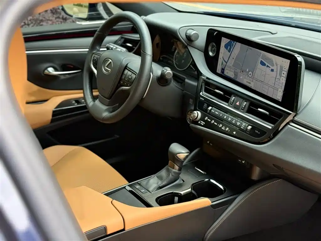 Lexus ES 2023 200 Excellence Edition фото 5