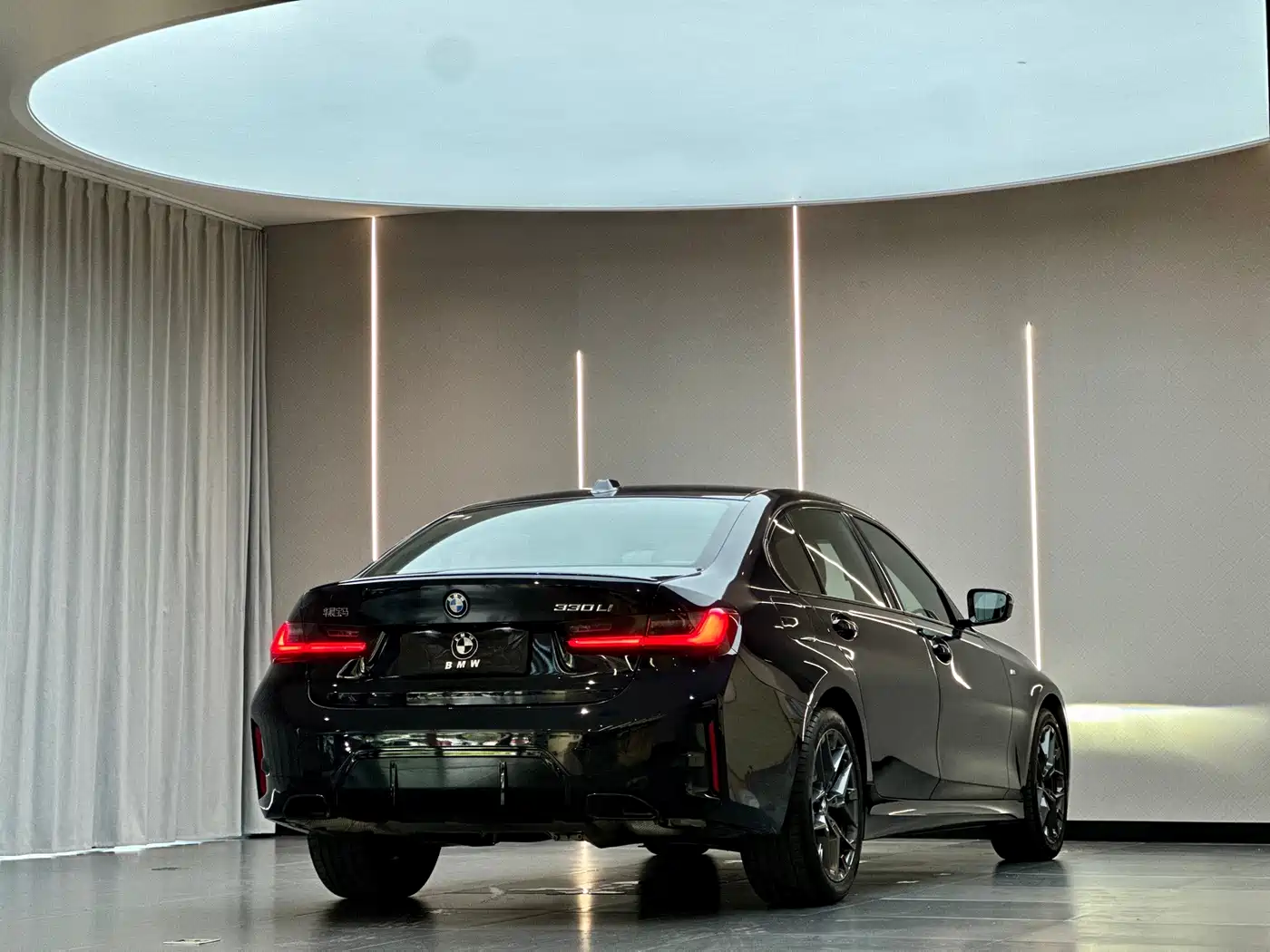 BMW 3 Series 2025 330Li Premium M Sport Night Edition фото 13