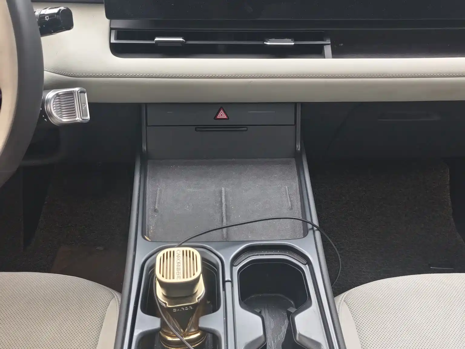 Photo 13 - Hyundai ELEXIO