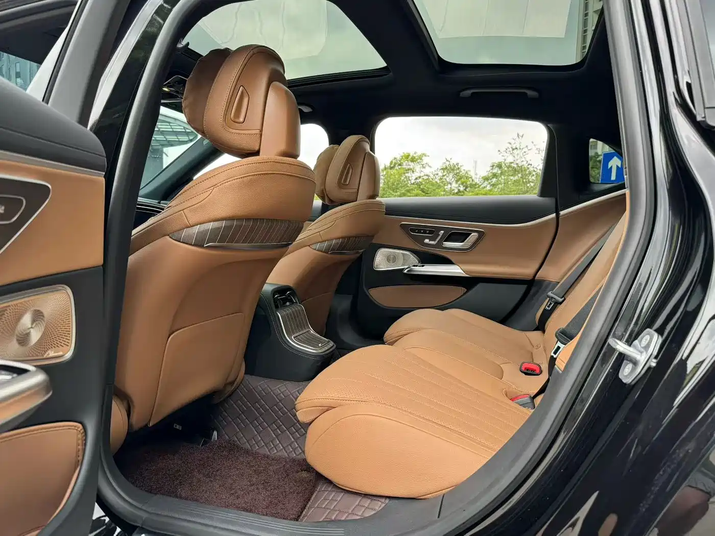 Mercedes-Benz E-Class 2026 E 300 L Luxury Sport фото 5