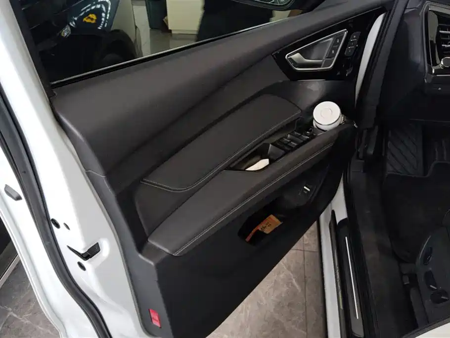 Audi Q4 e-tron 2023 50 e-tron quattro Creation Edition фото 7