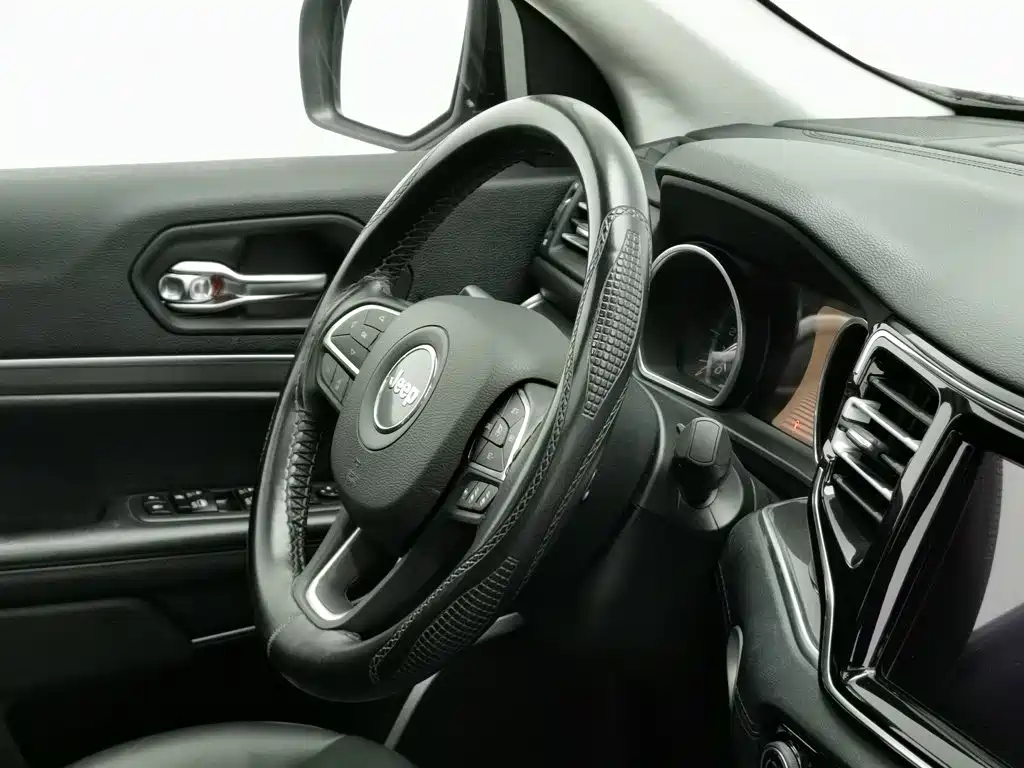 Photo 22 - Jeep Grand Commander