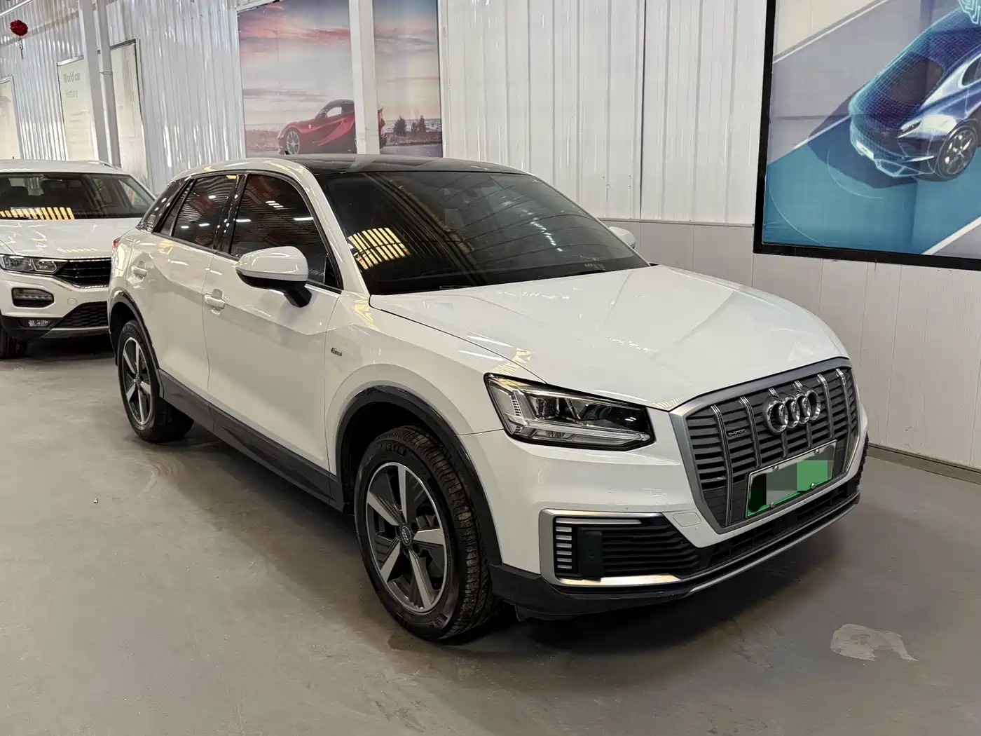 AUDI Q2L E TRON