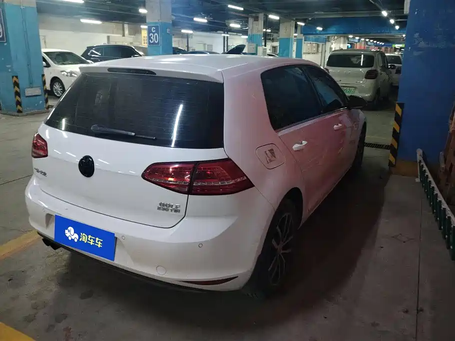Volkswagen Golf 2017 230TSI Auto Luxury Millionth Anniversary Edition фото 3