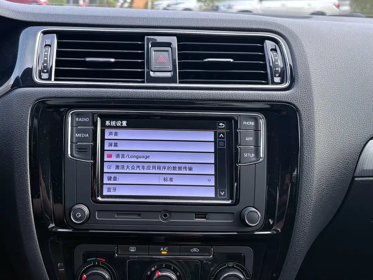 Volkswagen Sagitar 2018 280TSI DSG Spark Edition фото 19