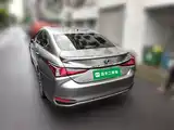 Фото 25 - Lexus ES