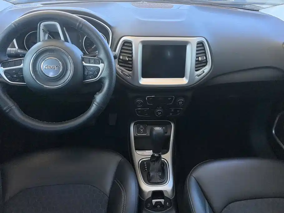 Фото 12 - Jeep Compass