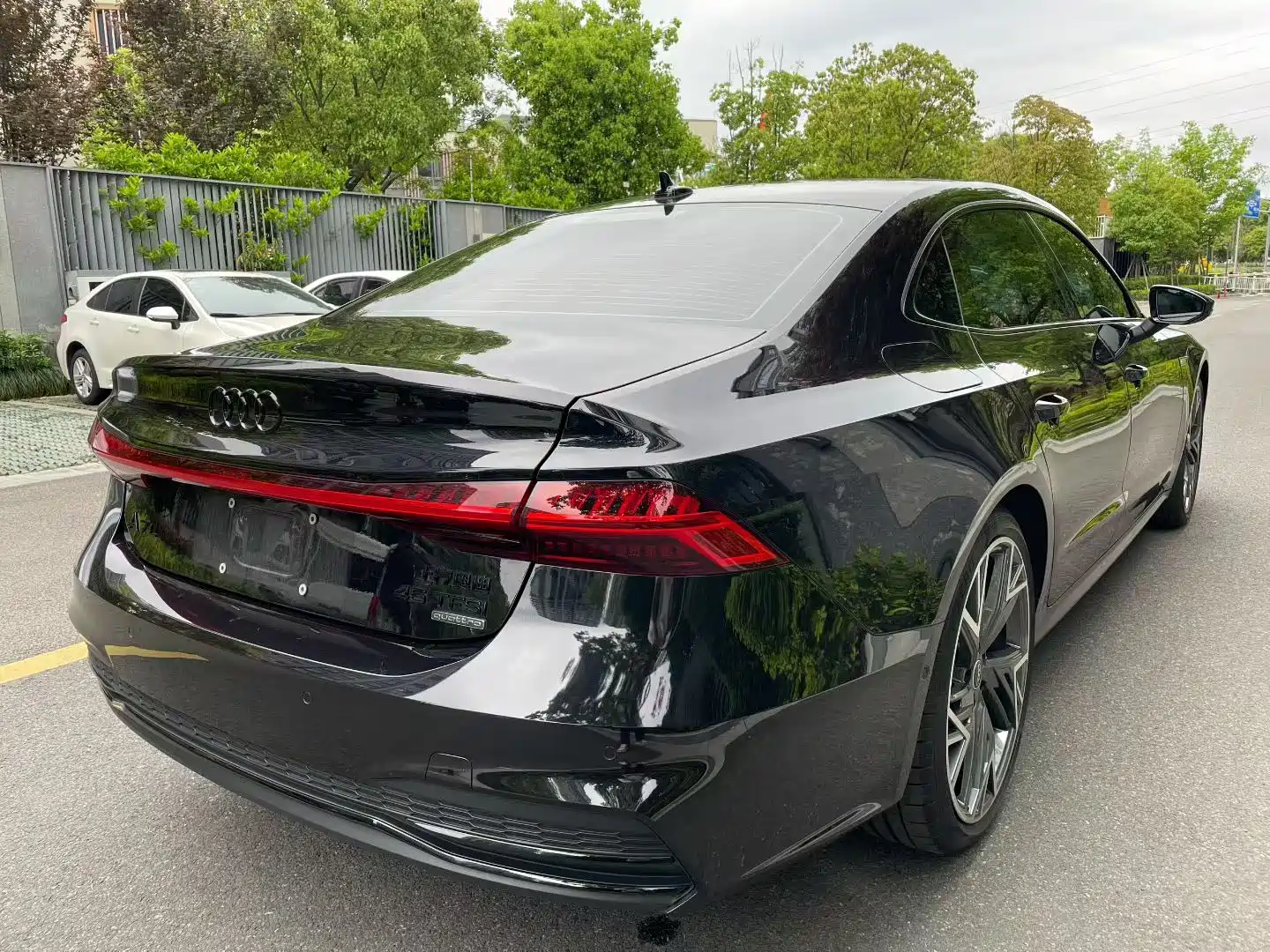 Фото 4 - Audi A7L