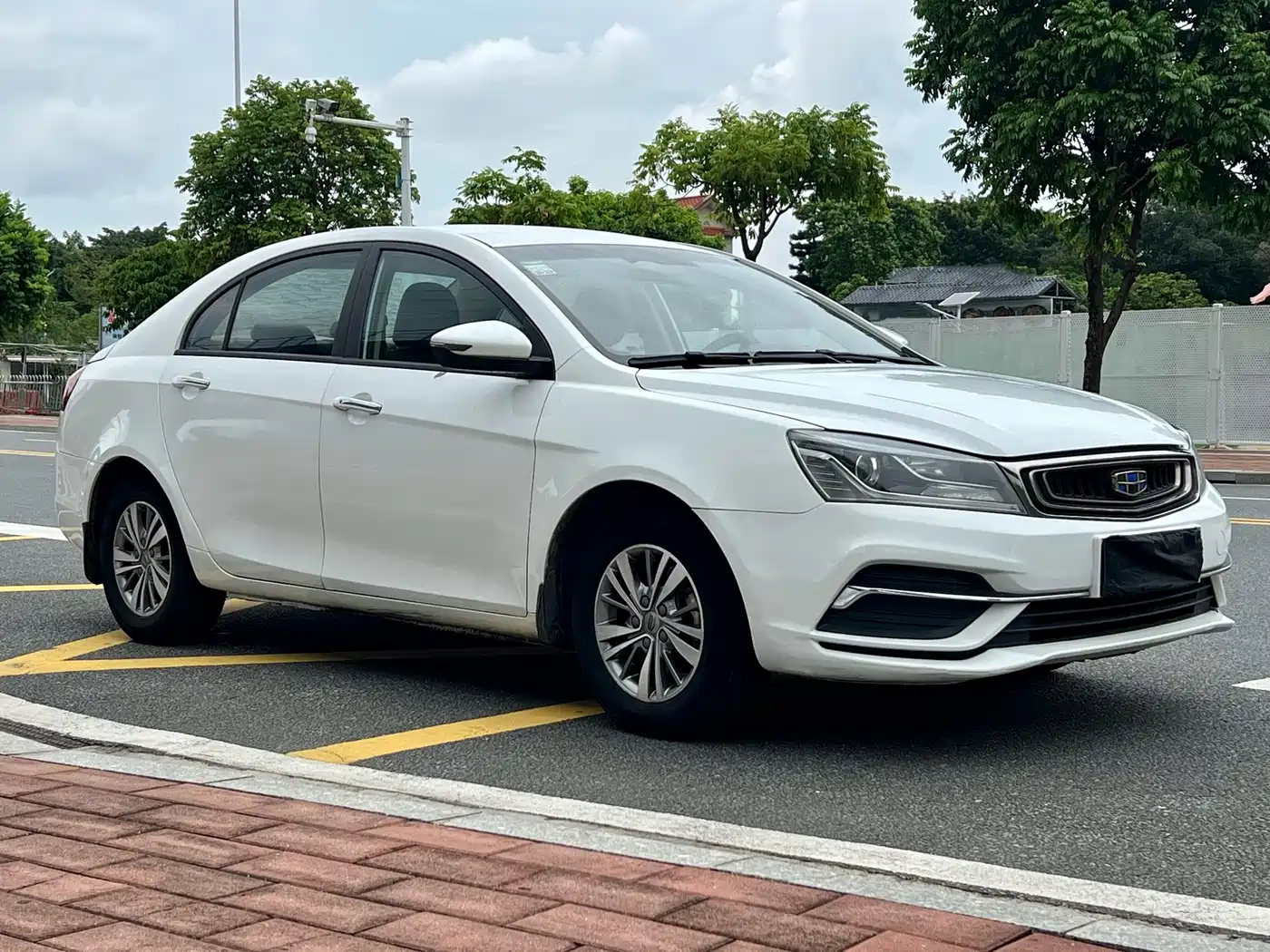 Фото 3 - Geely Emgrand