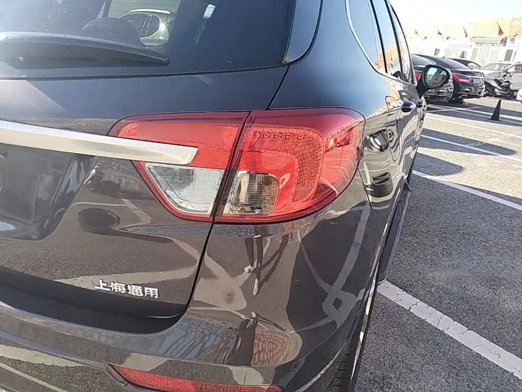 Photo 8 - Buick Envision Plus