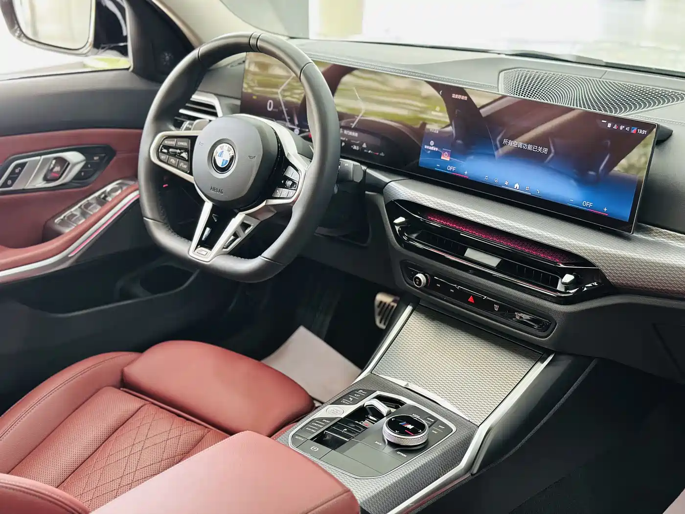 BMW 3 Series 2025 330Li M Sport Night Edition фото 15