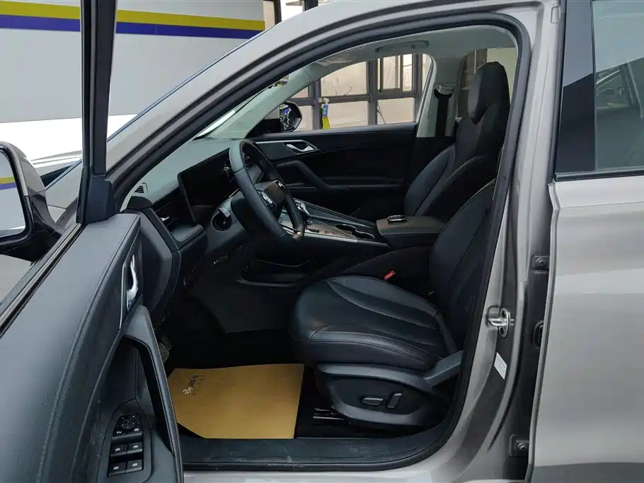 ROEWE RX5 NEW ENERGY