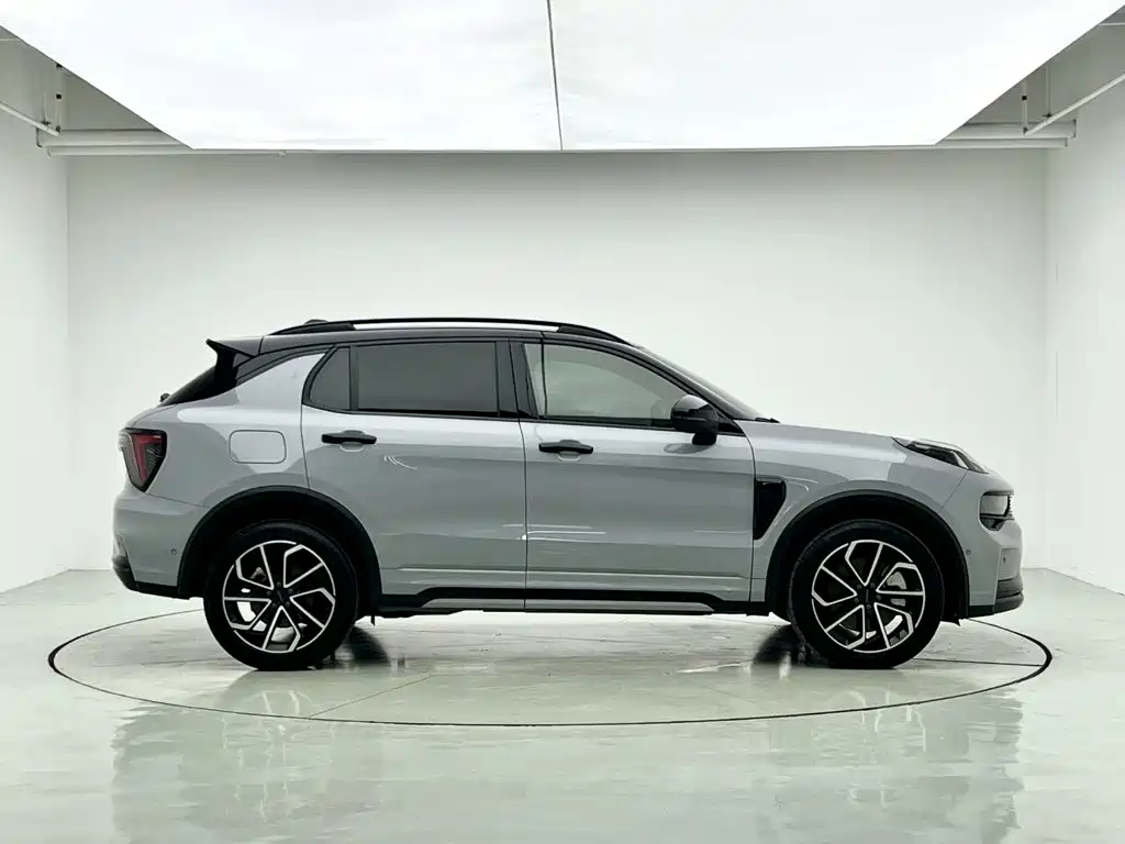 Photo 3 - Lynk & Co 01 EM-P
