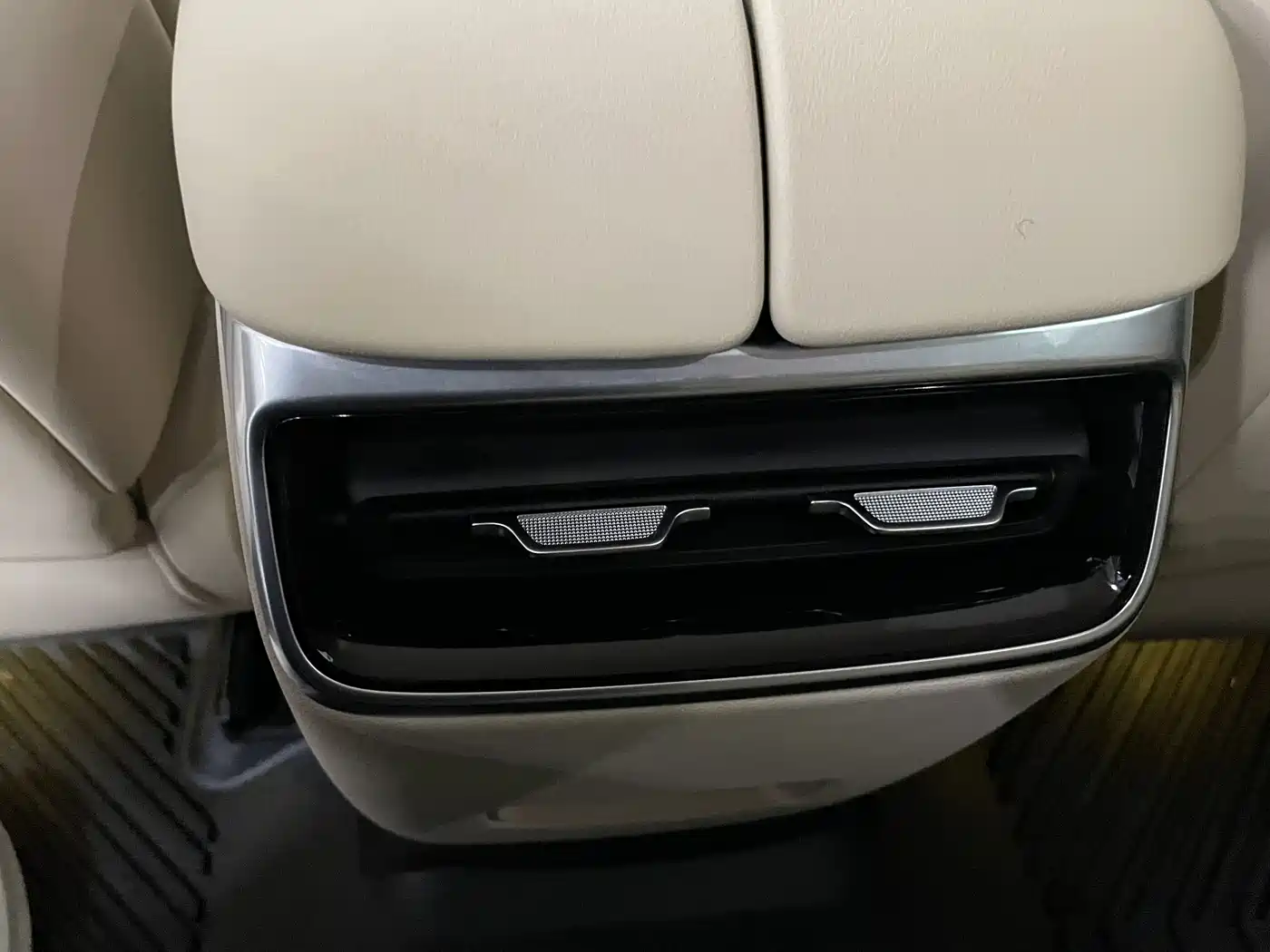 AITO Wenjie AITO M5 2025 Extended Range Ultra AWD фото 10
