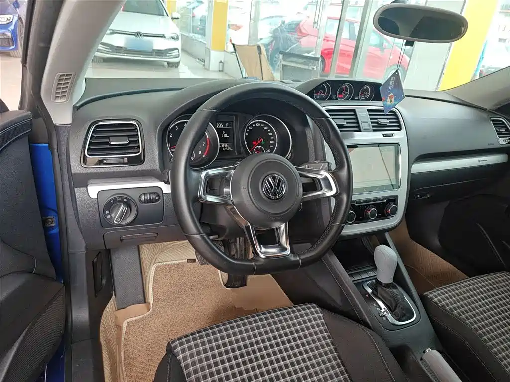 Volkswagen Scirocco 2015 1.4TSI Trend Edition фото 11